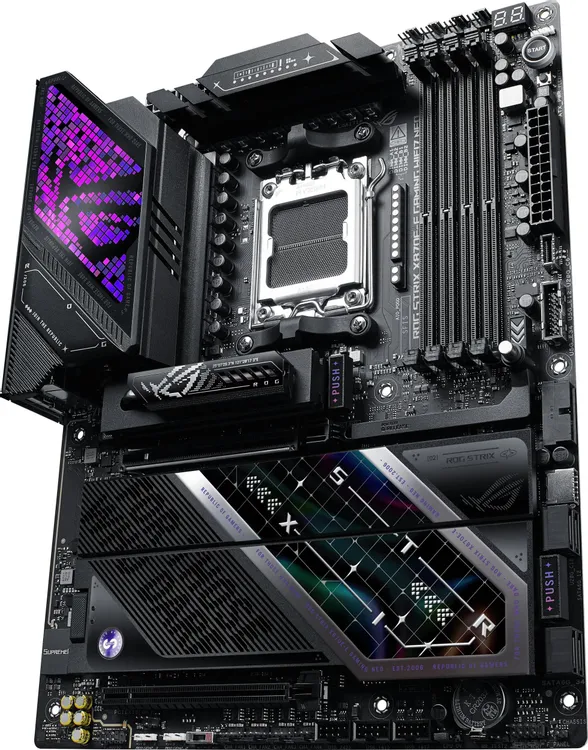 ASUS ROG Strix X870E-E Gaming WiFi7 Neo вид сверху — разъёмы, конденсаторы и система охлаждения VRM