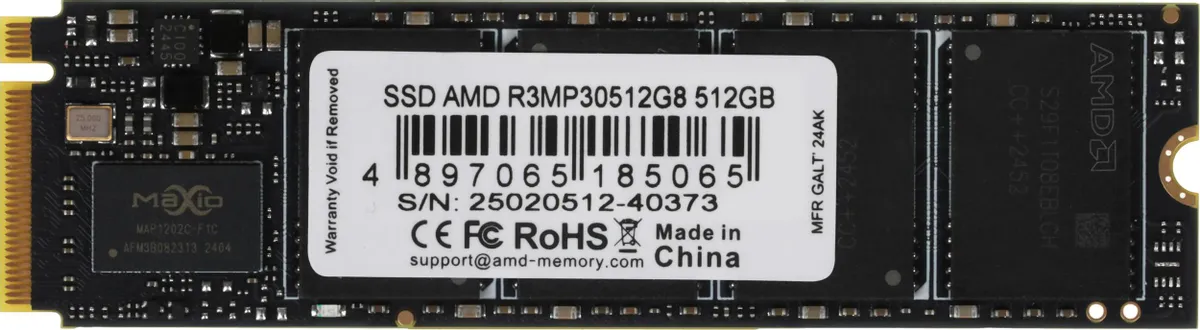 AMD Radeon R3 512 ГБ M.2 2280 NVMe SSD вид сверху крупным планом