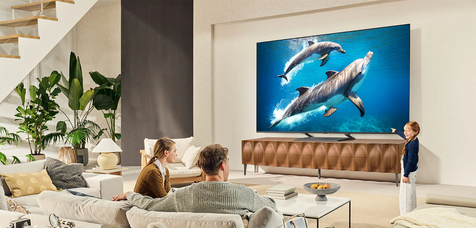 LG 65QNED93A6A — экран для семейного просмотра в светлой комнате