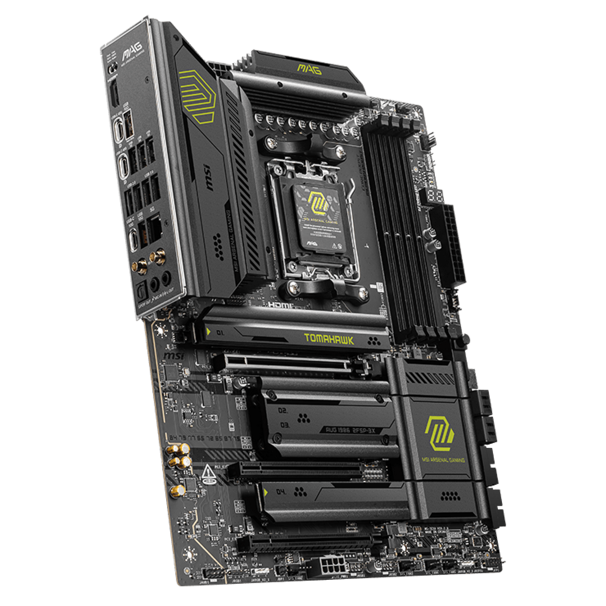 MSI MAG X870E Tomahawk WiFi под углом 45 градусов с установленным процессорным кулером, слоты DDR5 и разъёмы питания
