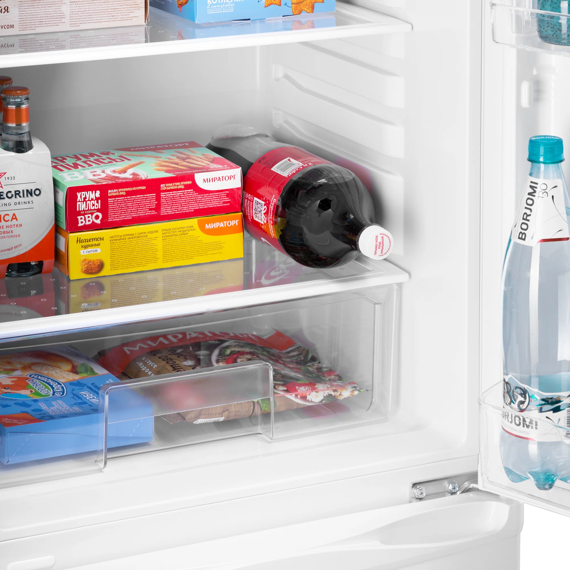 Bosch KGN56LB31U внутреннее пространство — полки с продуктами, дверные полки с напитками