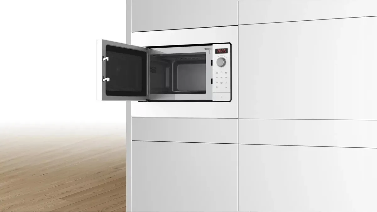 Bosch BFL523MW3 встроенная в кухонный гарнитур белый корпус дисплей и панель управления