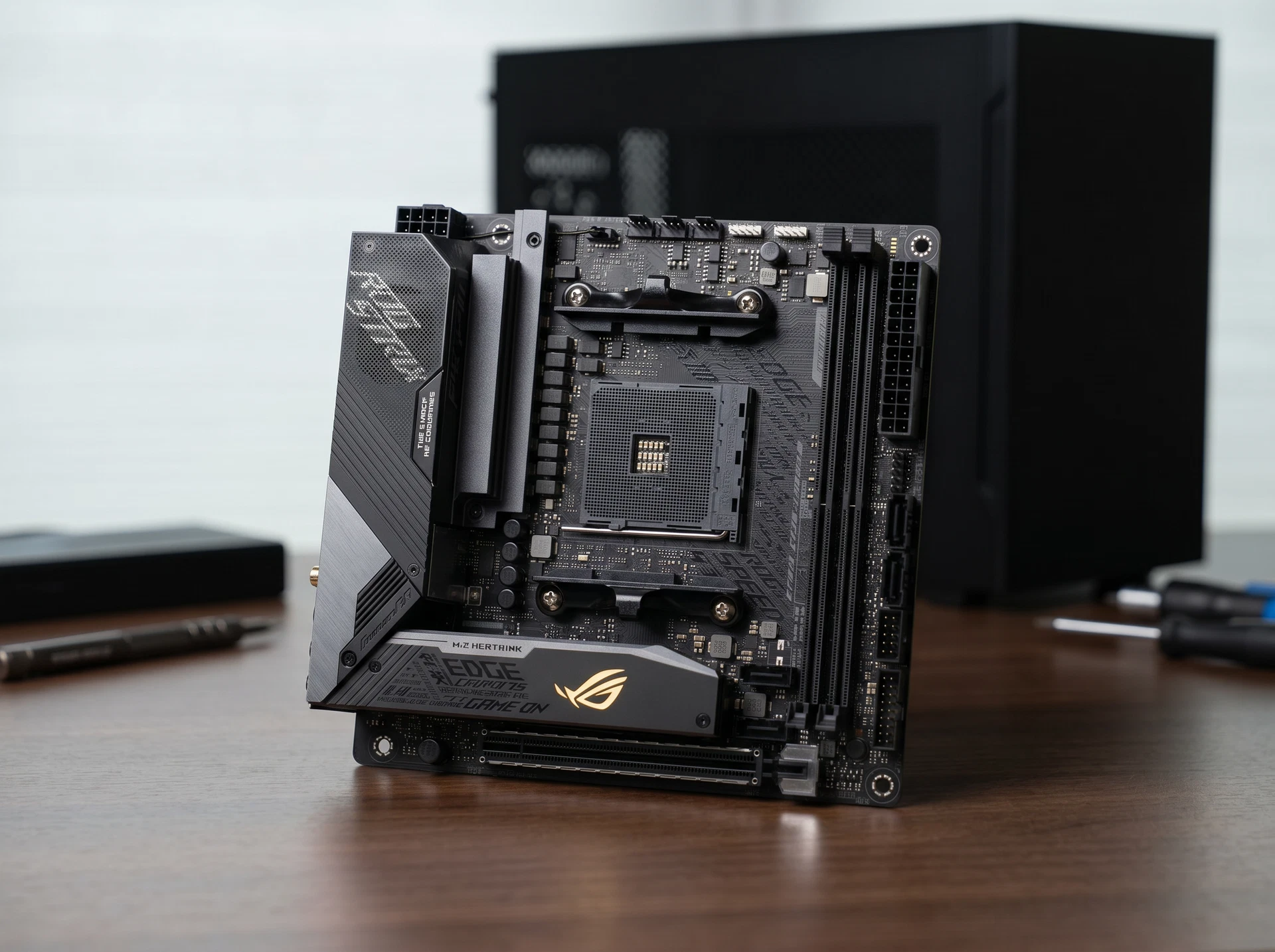 Материнская плата Asus ROG Strix X570-i Gaming, Socket AM4, AMD X570, mATX, RTL [90MB1140-MVAAY0] - фото в интерьере