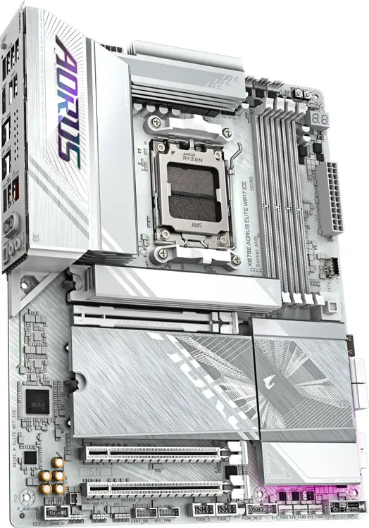 Gigabyte X870E Aorus Elite WiFi7 Ice слоты DDR5 и зона VRM крупным планом