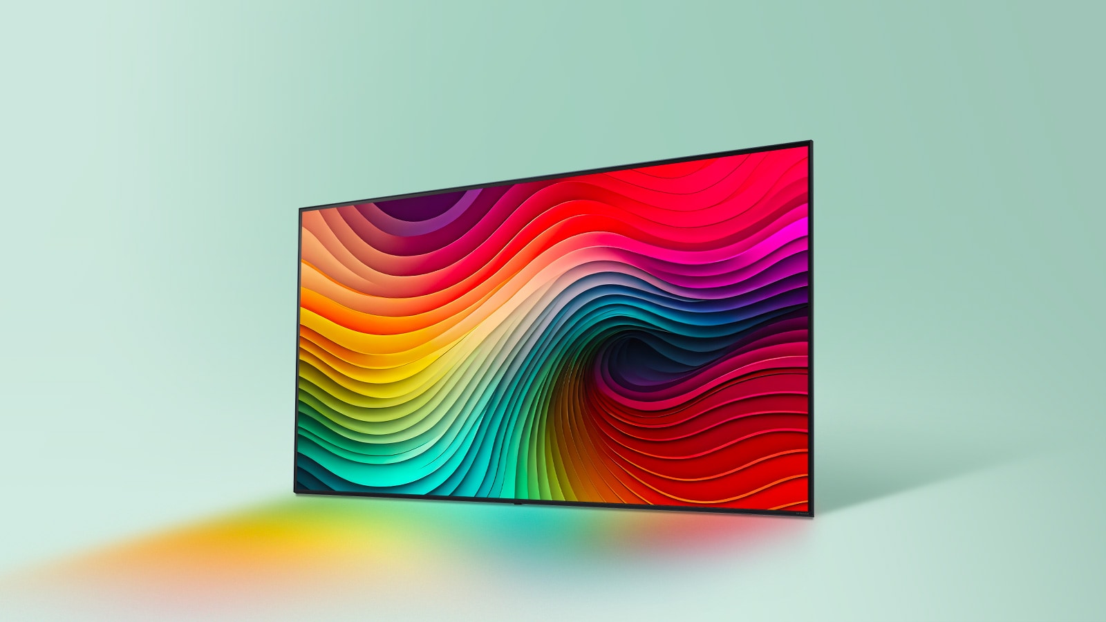 На телевизоре LG NanoCell отображаются текстуры переливающихся радужных цветов.