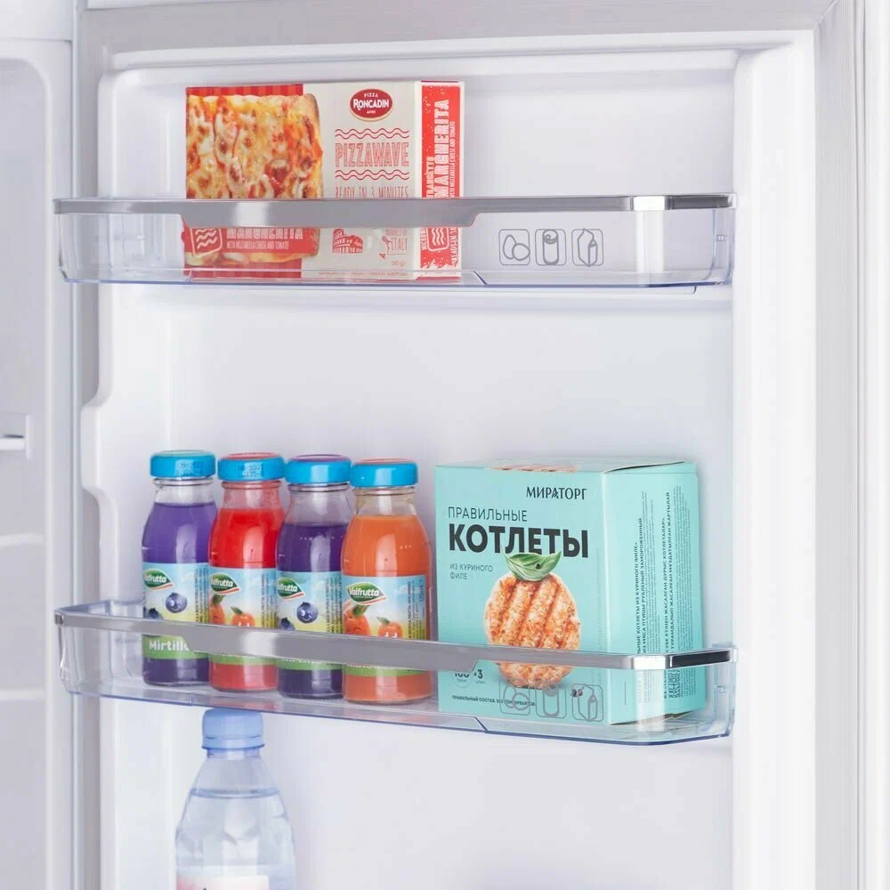 Centek CT-1714 внутренний вид — 4 стеклянные полки и 3 ящика морозильной камеры