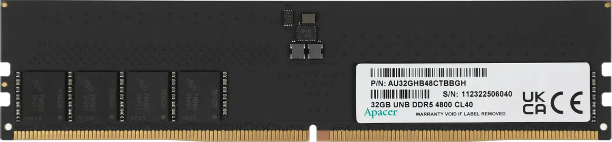 Apacer FL.32G2A.PTH DDR5 32GB лицевая сторона с чипами памяти и наклейкой характеристик