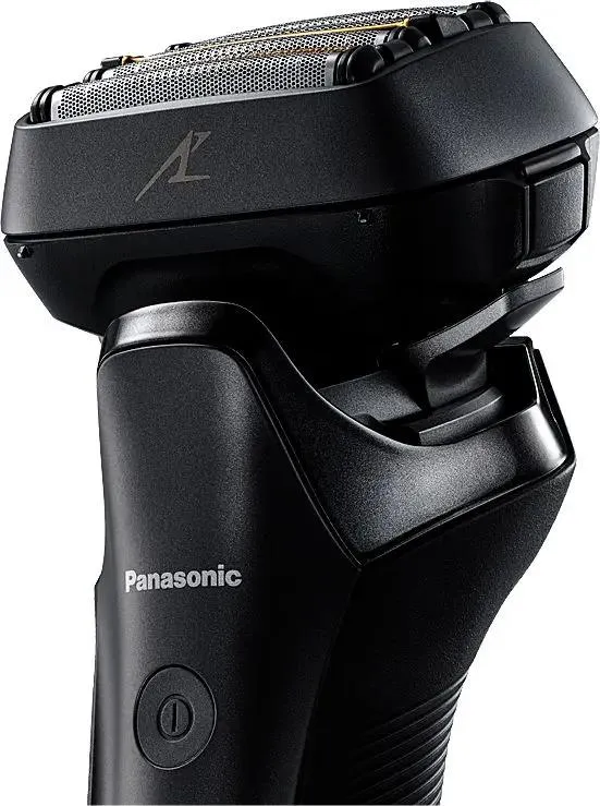 Panasonic ES-LS6A-K820 с защитным колпачком — форма рукоятки и кнопка питания