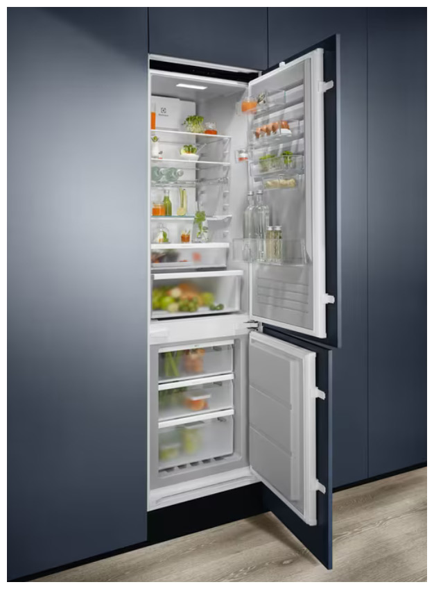 Electrolux ENT6ME19S встроенный в тёмный кухонный гарнитур с открытыми дверями и полным объёмом хранения