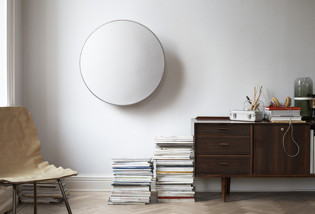 Bang & Olufsen Beoplay A9 на стене