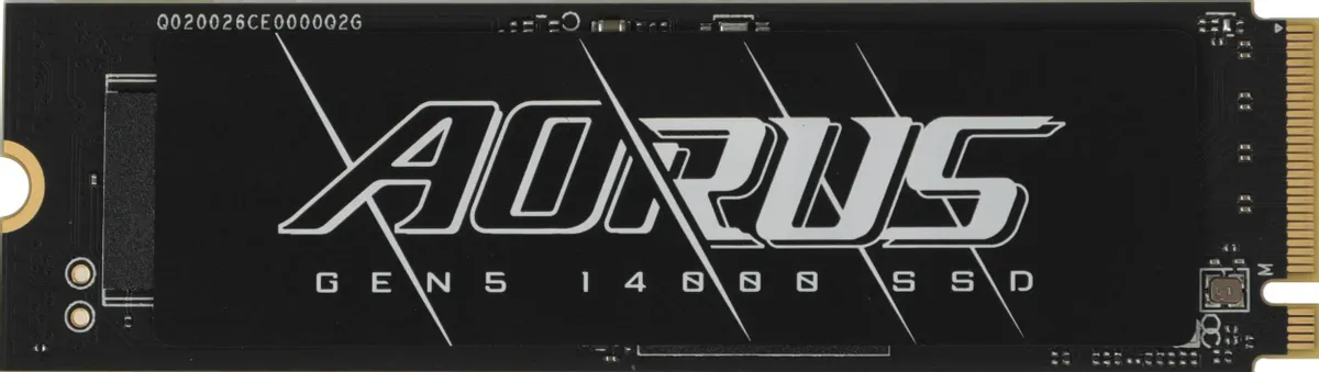 Gigabyte Aorus Gen5 14000 вид сверху — компоненты, разъёмы и логотип AORUS