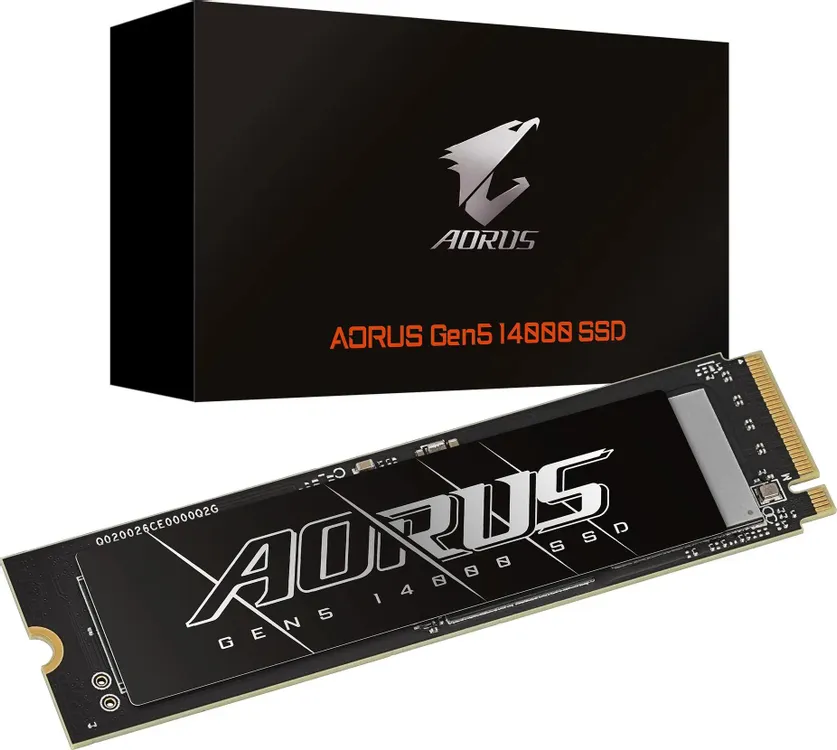 Gigabyte Aorus Gen5 14000 комплектация — коробка с логотипом AORUS и SSD накопитель