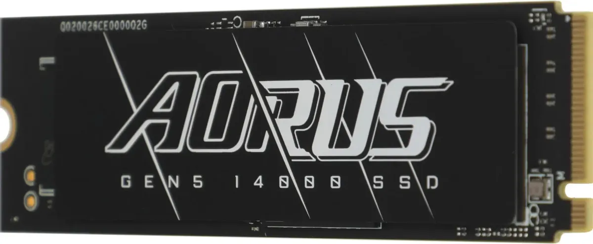 Gigabyte Aorus Gen5 14000 вид спереди — логотип AORUS, маркировка модели и интерфейсные контакты