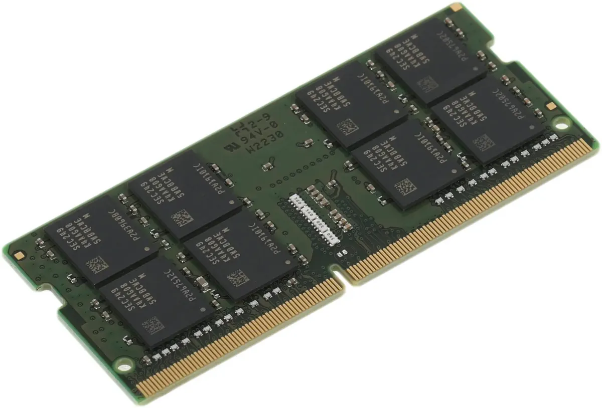 Kingston KVR32S22D8/32 DDR4 SODIMM 32 ГБ модуль памяти вид в перспективе зелёная плата