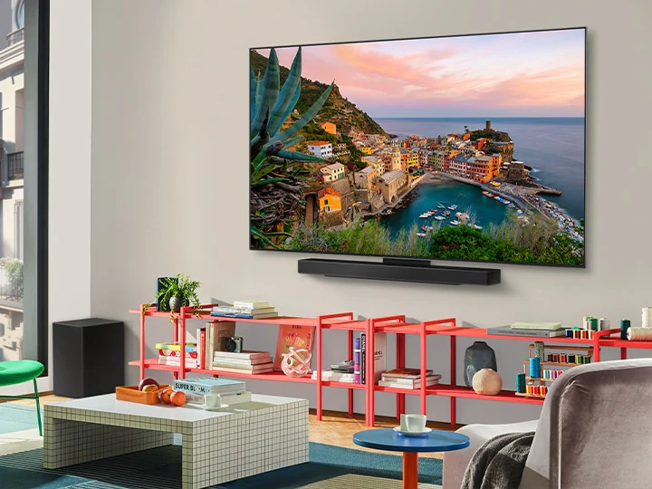 LG OLED48C5 закреплён на стене вплотную — ультратонкий профиль, нет зазора между телевизором и стеной
