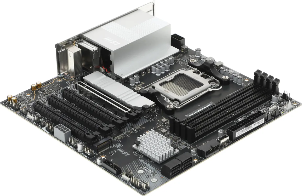 MSI Pro B850M-P в сборе с процессором, памятью и блоком питания — компактная mATX-система AM5
