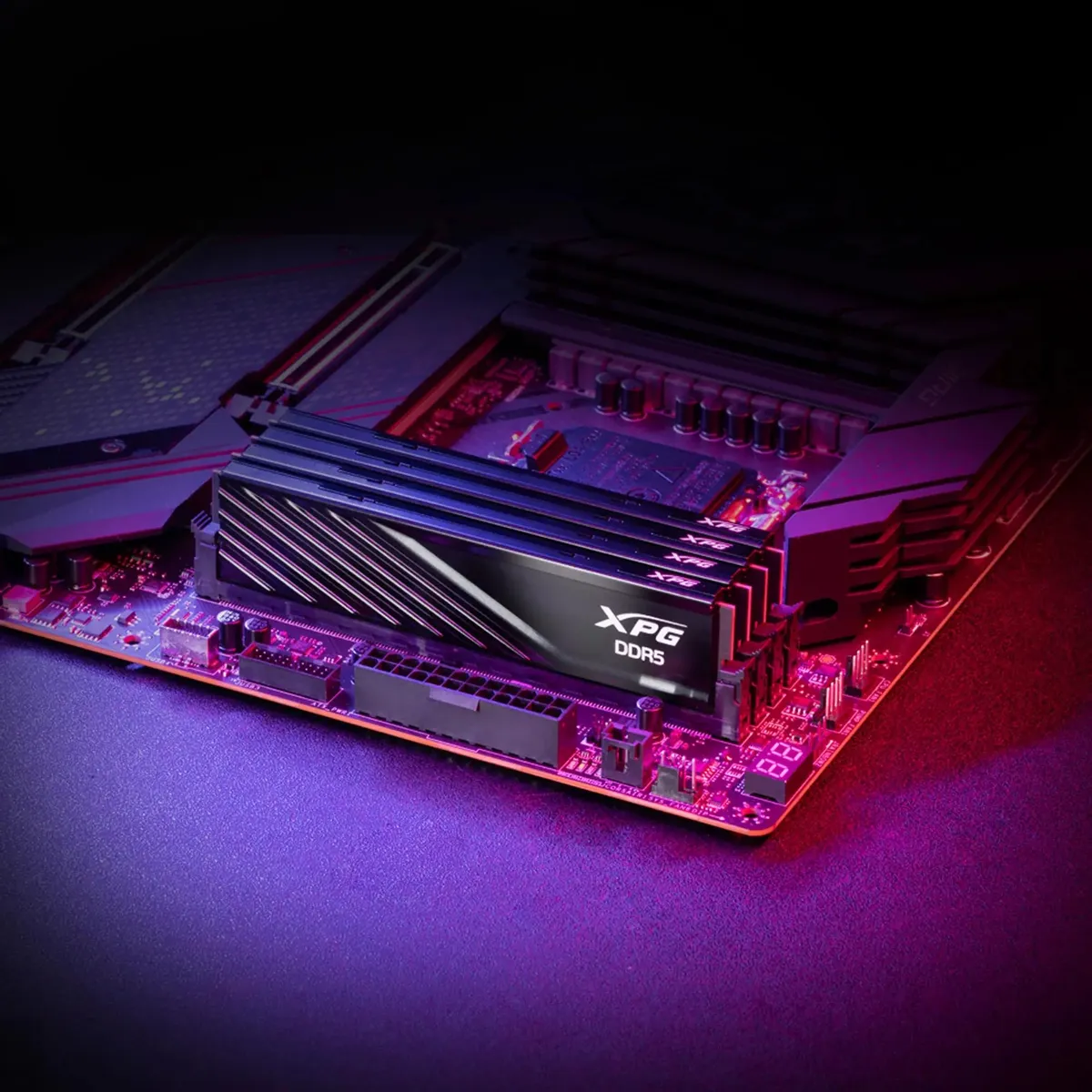 ADATA Lancer DDR5 модули установлены на материнскую плату RGB подсветка игровой ПК AM5