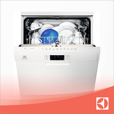 Electrolux EEZ69410W &mdash; внутренняя камера с загруженной посудой, программа Glass Care