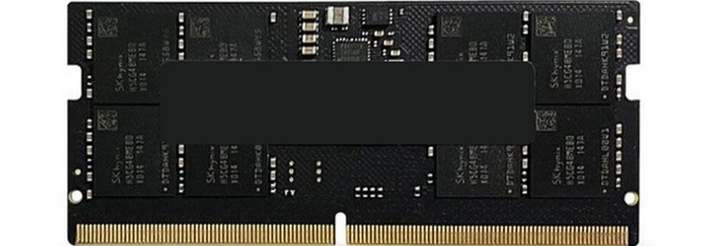 AMD Radeon R5 Entertainment R5532G4800S2S-U — SODIMM DDR5 32 ГБ, золотые контакты и чипы памяти