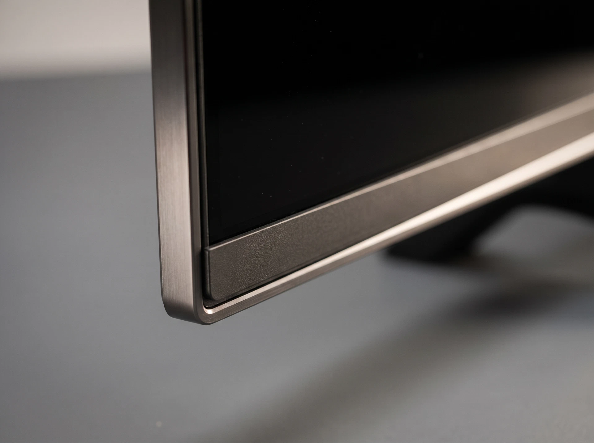 LG 65QNED85B6C в интерьере — минималистичный дизайн в современной гостиной