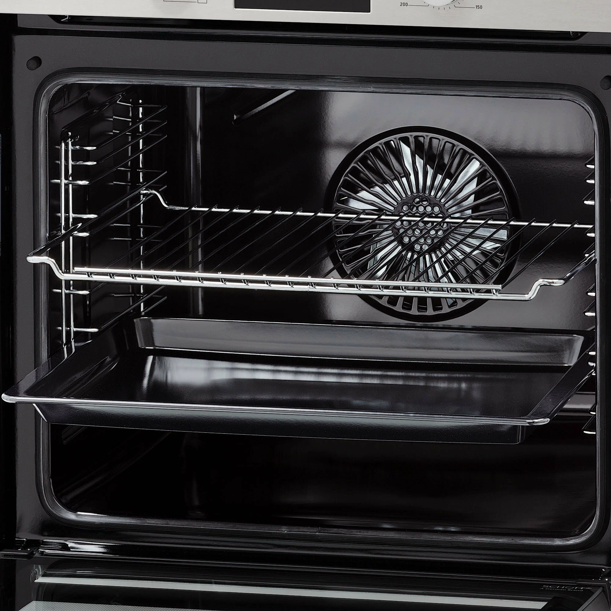 Krona Legende 60 WH внутренний вид камеры с решёткой противнем и вентилятором конвекции